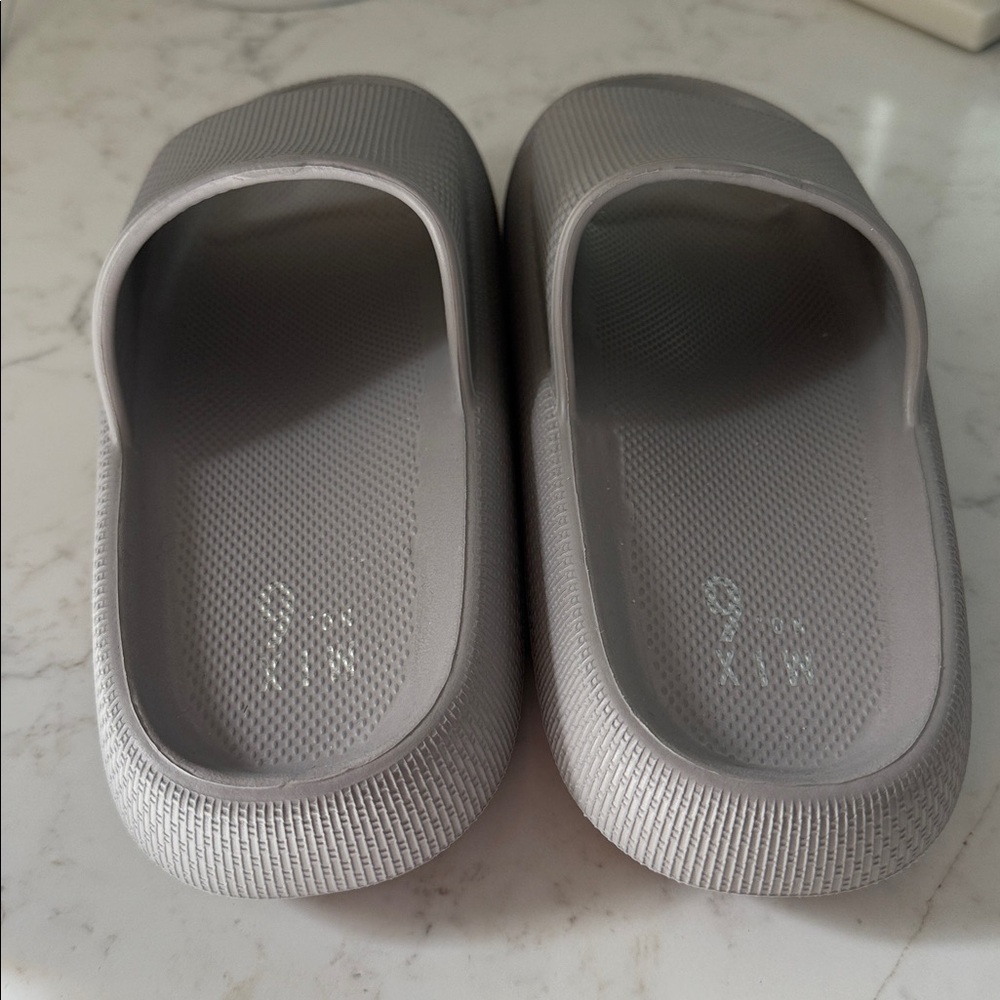 MIA Textured Gray Slides - Picture 3 of 6